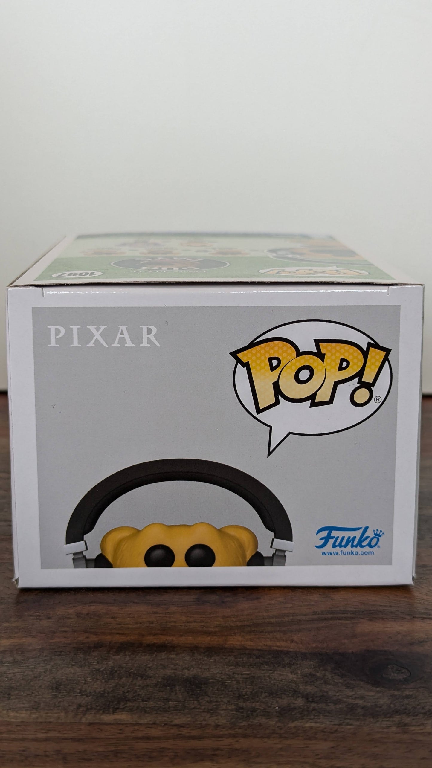 Dug with headphones - #1097 - Funko Exclusive - (c)