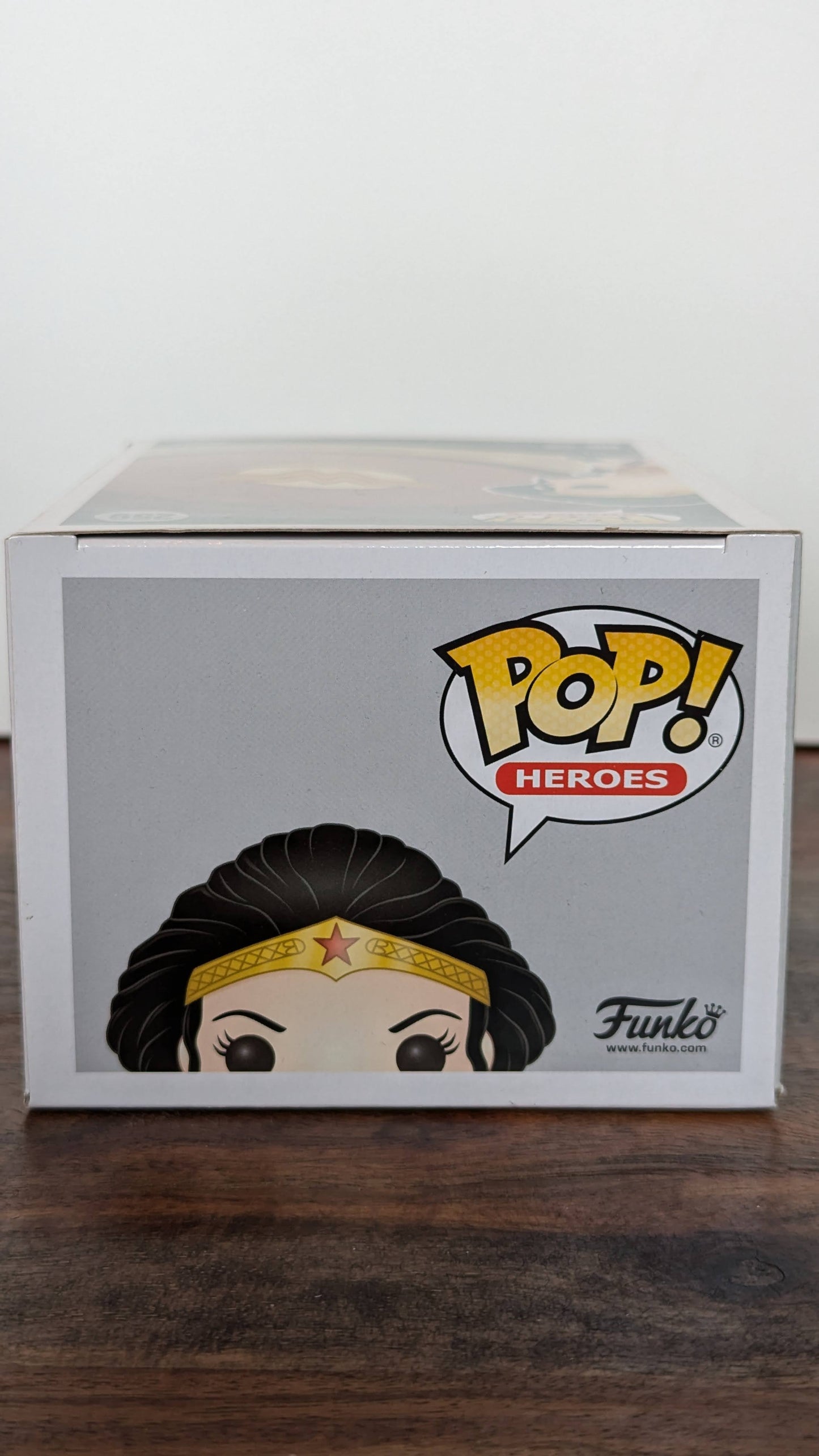 Wonder Woman (amazonia) - #259 - Hot Topic Exclusive - (c)