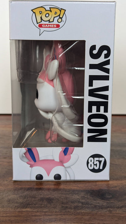 Sylveon - #857 - (c)