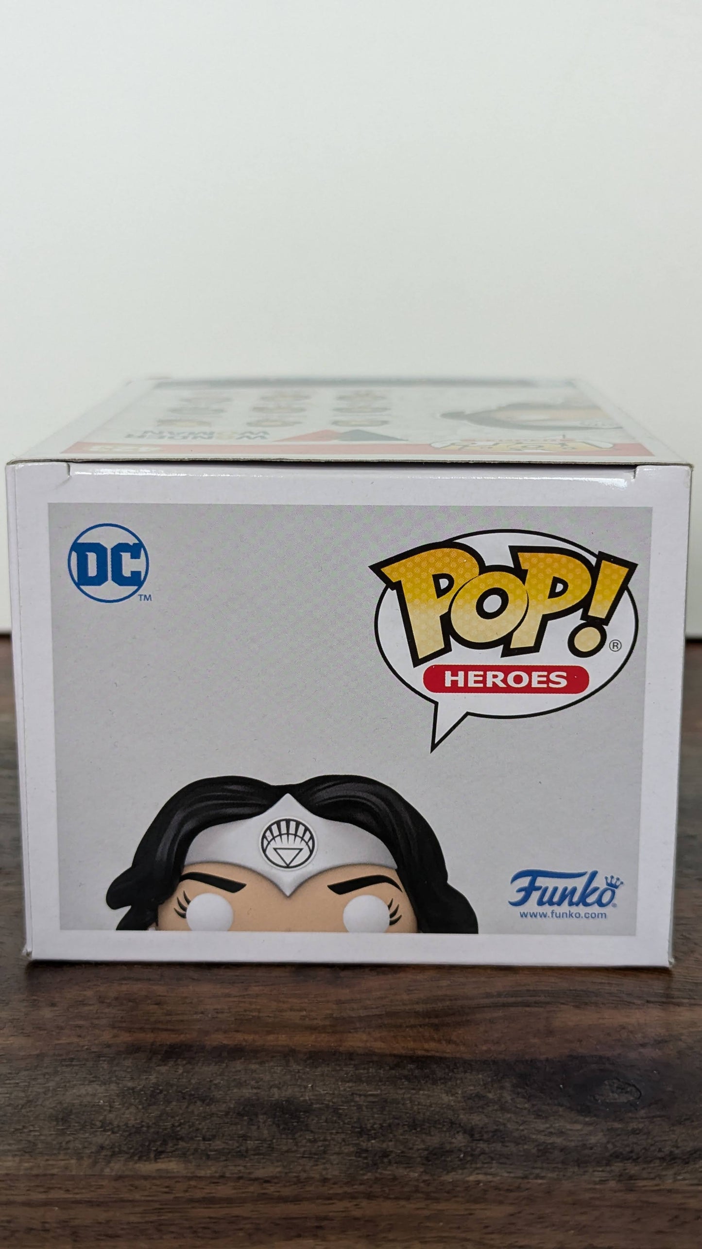 Wonder Woman white lantern - #423 - GITD - EE Exclusive - (c)