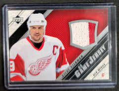2005-06 Upper Deck Game Jersey Steve Yzerman #J-SY